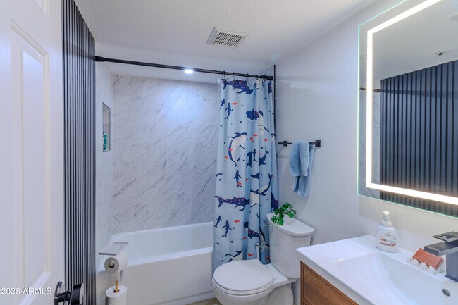 Building Photo - 7870 E Camelback Rd