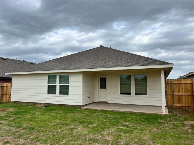 Building Photo - 2921 Firefly Dr