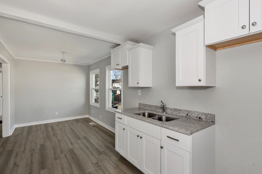 Building Photo - 2206 Walnut St SW