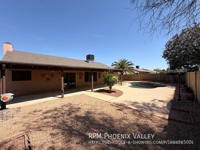 Building Photo - 8151 W Sierra Vista Dr