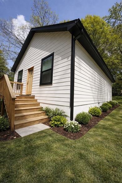 Building Photo - 427 Holly St NW