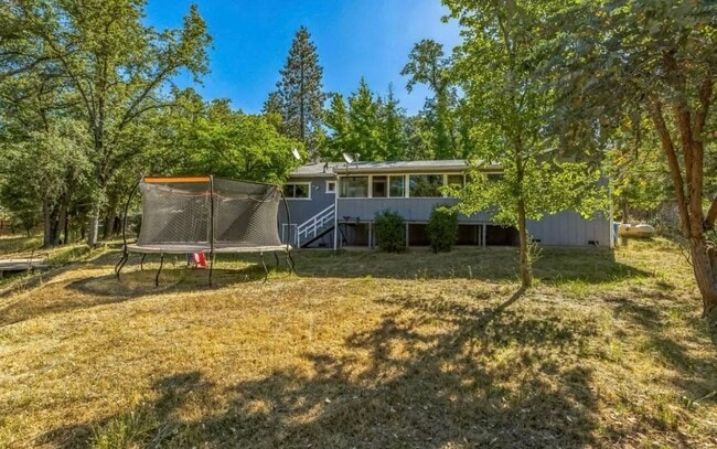 Building Photo - Peaceful Country Living in a Spacious Single-Story Home