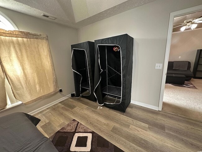 Building Photo - 5005 Medieval Dr
