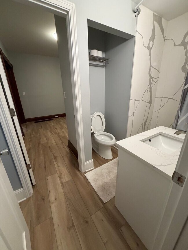 Building Photo - Beautiful 3-Bedroom / 2-Bathroom home available in Aurora