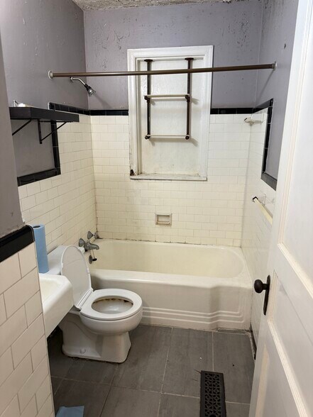Building Photo - 2020 Courtland Pl