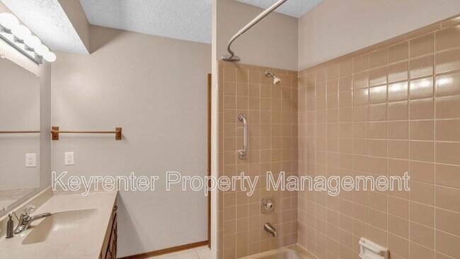 Building Photo - 2321 W Louisville St