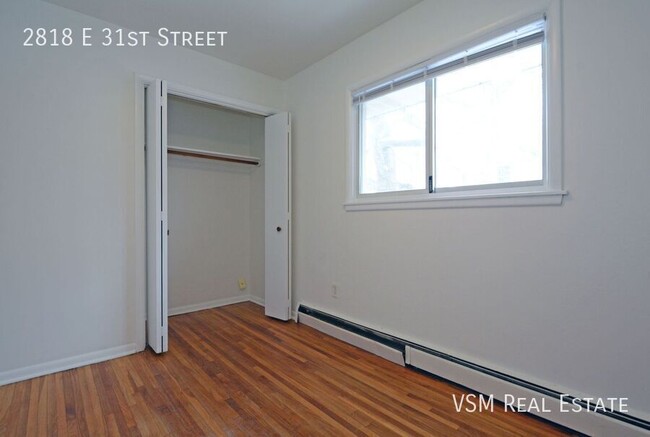 Building Photo - Spacious 2-Bedroom Upper-Level Unit - Avai...