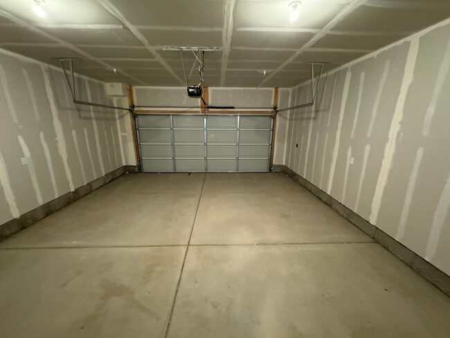 Building Photo - Brand new Townhome in Daybreak!