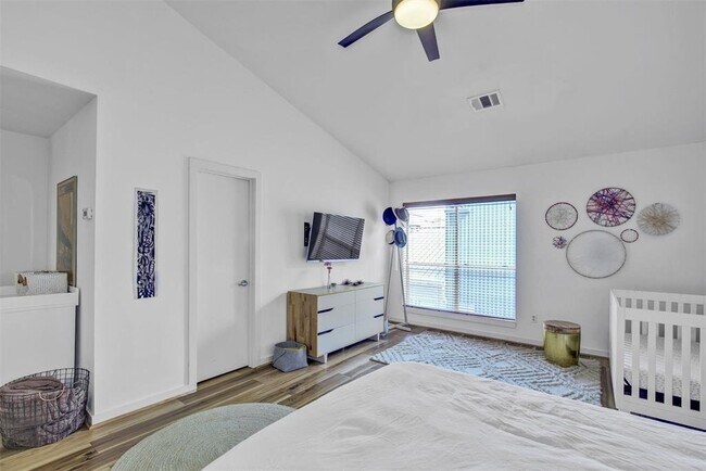 Building Photo - 918 Ruthven Street, Houston, TX 77019 - 2 ...