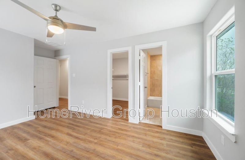 Building Photo - 8120 Laura Koppe Rd