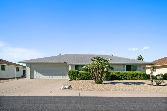 Single family home with 2-car garage on a quiet cul-de-sac - 12414 W Nugget Ct