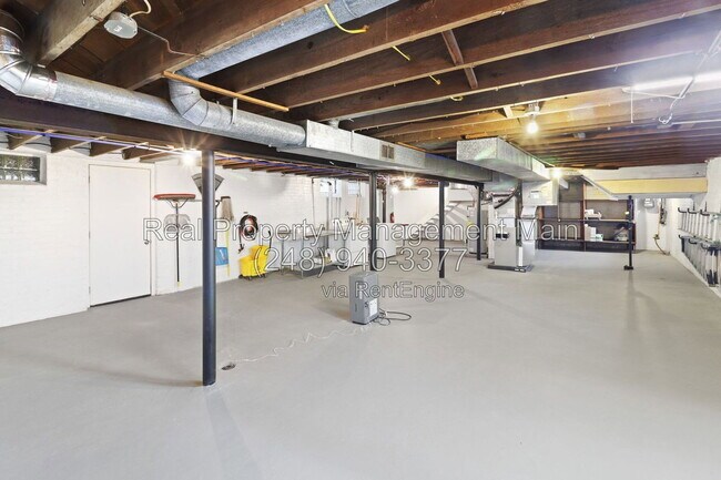 Building Photo - 12303 Klinger St