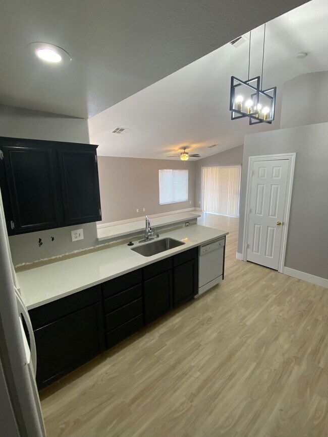 Building Photo - 127 Newburg Ave