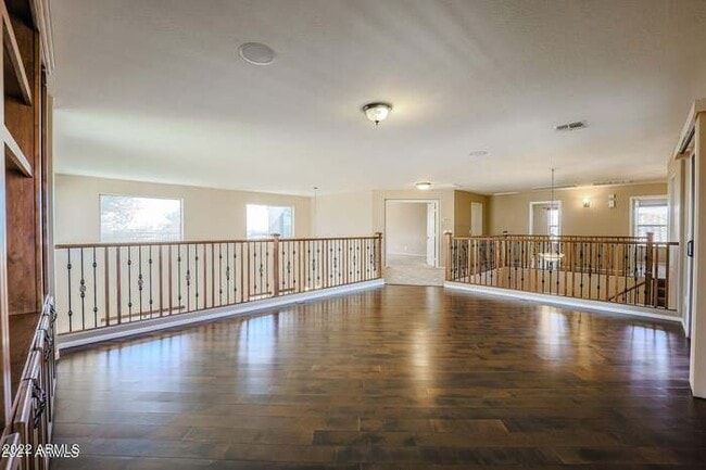 Building Photo - BEAUTIFUL SURPRISE HOME