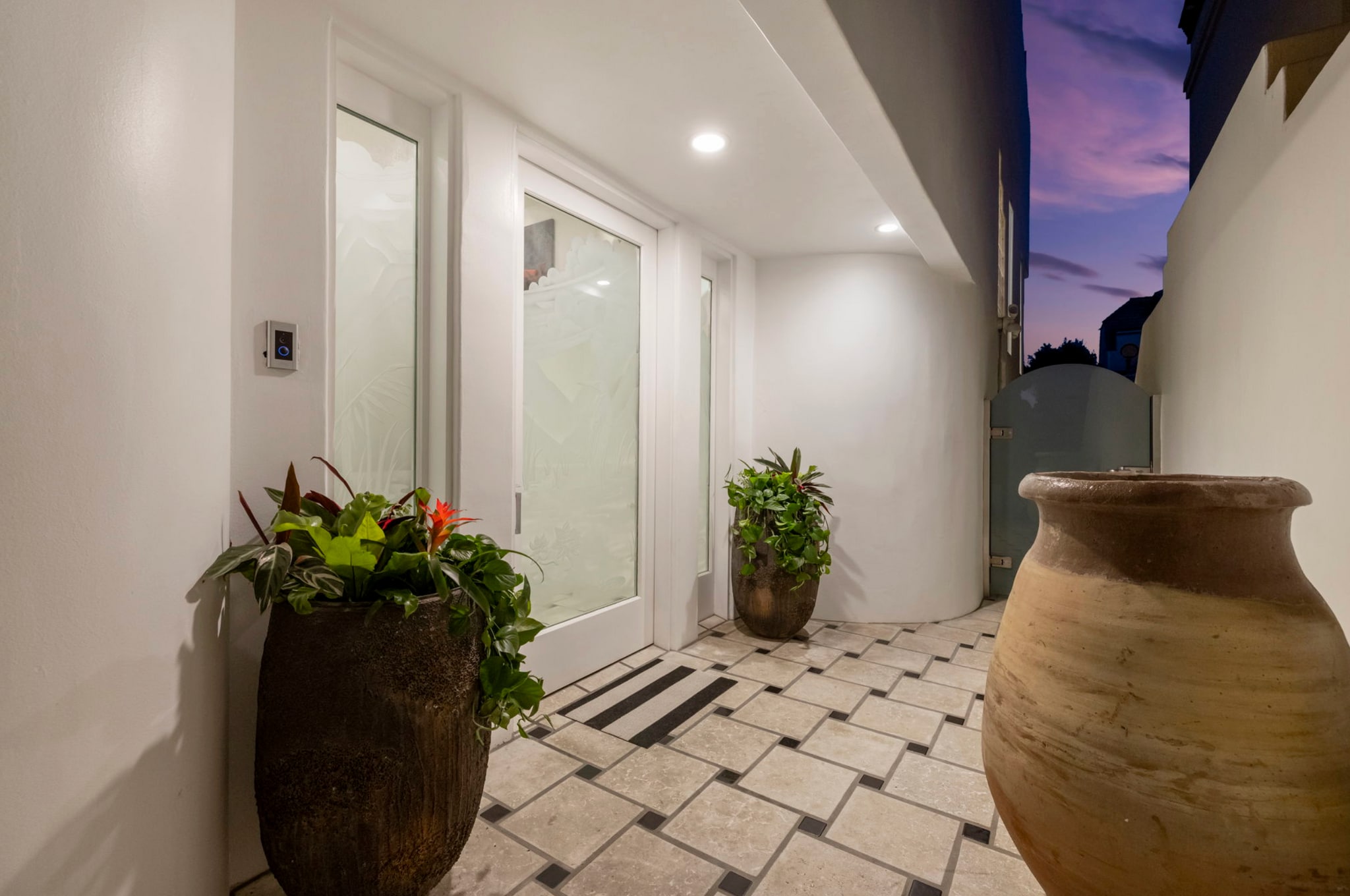 Building Photo - 120 Mast Mall