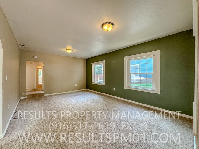 Building Photo - Adorable 2 Bedroom Charmer