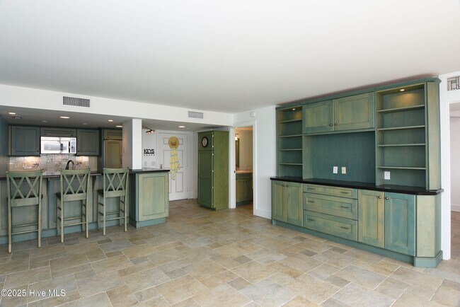 Building Photo - 322 Causeway Dr