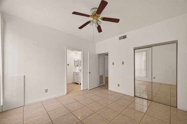 Building Photo - 2121 El Paseo St