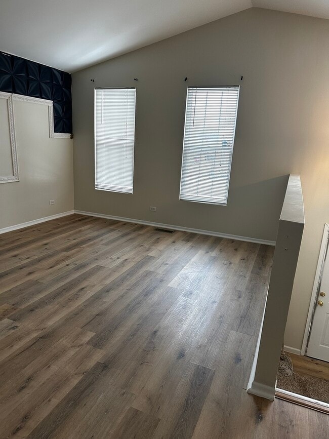 Building Photo - 1121 Symphony Dr