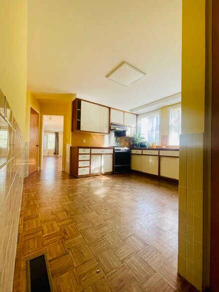 KITCHEN - 10 Packard Ave