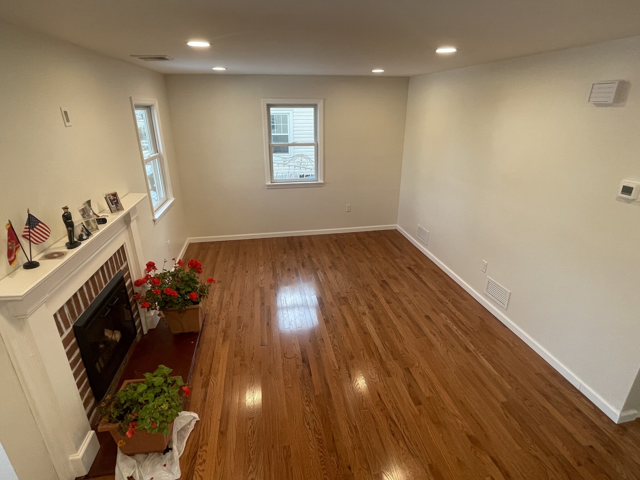 Building Photo - 576 John St