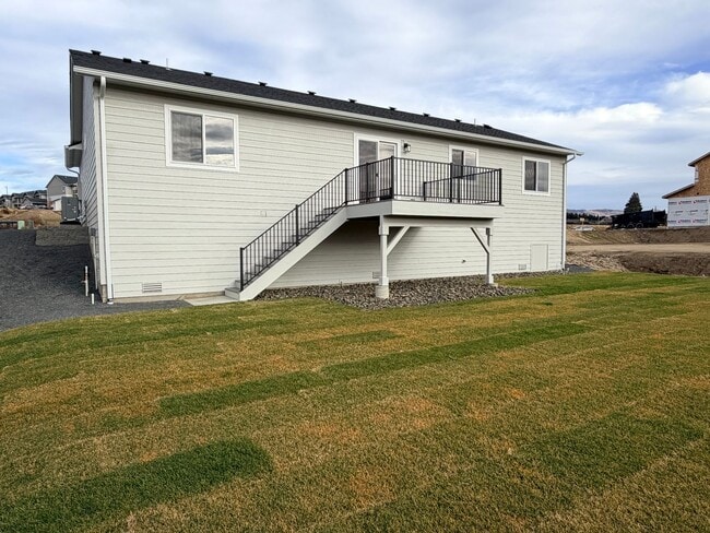 Building Photo - BRAND NEW construction! 3 beds, 2 baths, double garage, deck with VIEWS and more!