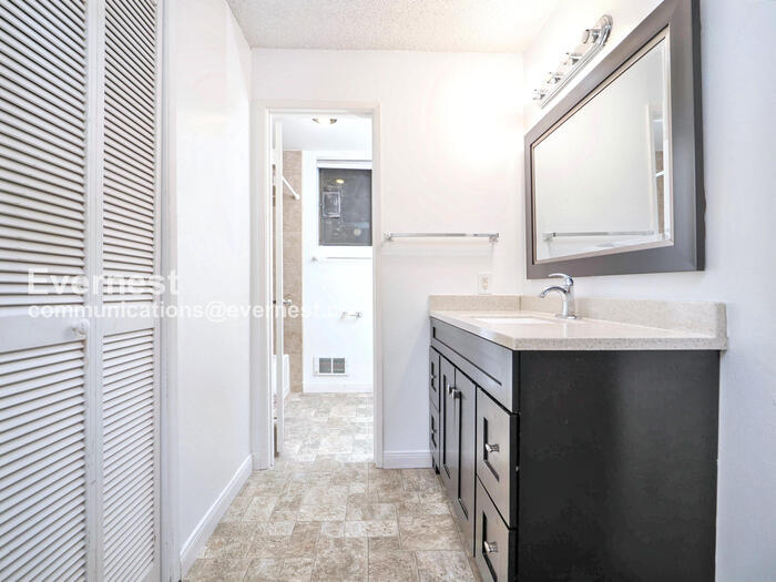 Building Photo - 6260 139th Ave NE