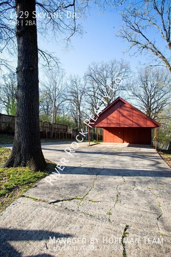 Building Photo - 1429 Skyline Dr