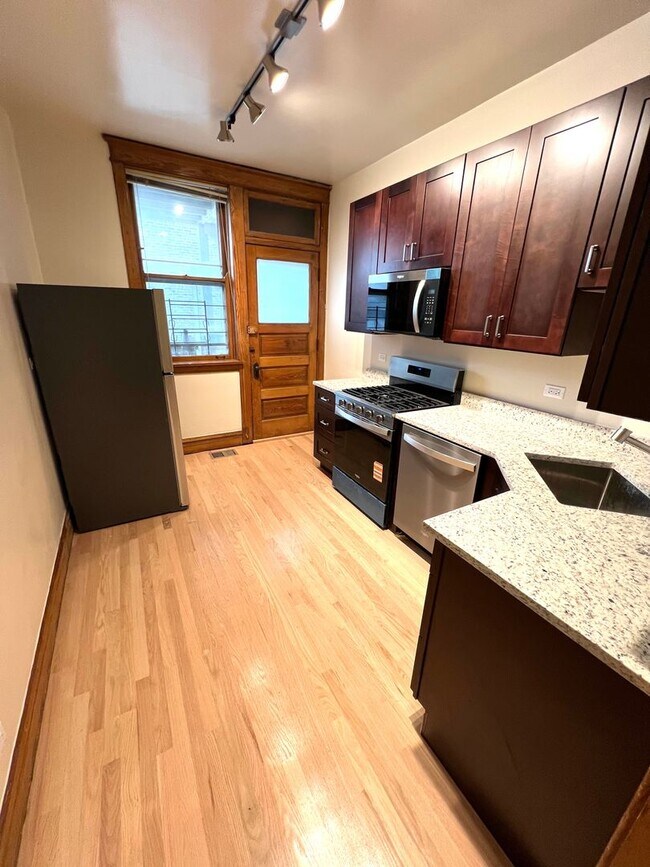 Building Photo - Stunning updated Wrigleyville 4-bed, 3-bath duplex featuring a modern kitchen, renovated baths & ...