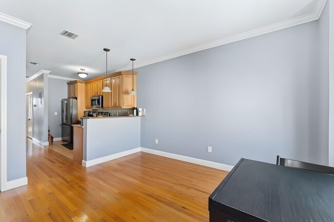 Building Photo - 437 2nd St