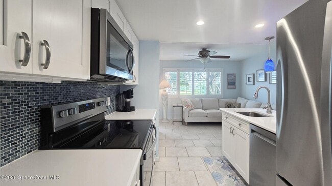 Building Photo - 608 Beach Park Ln