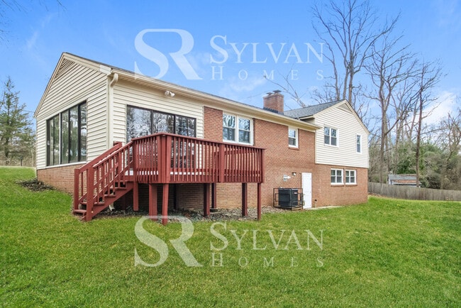 Building Photo - Spacious 4 bedroom updated home!