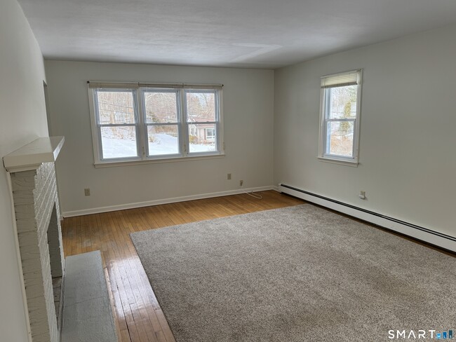 Building Photo - 10 Milton Rd