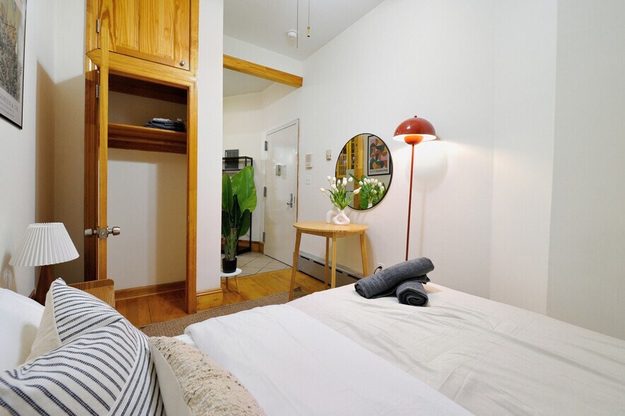 Building Photo - 301 E 63rd St