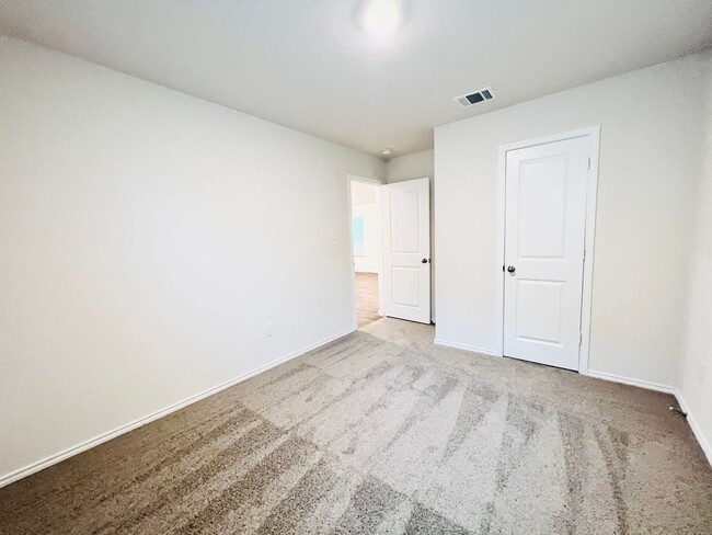 Building Photo - Modern 1-Story Home with Open Floor Plan & Spacious Backyard