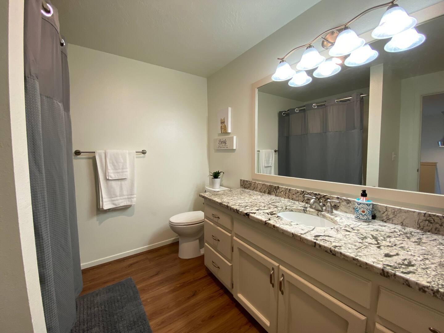 Building Photo - 4135 NW Walnut Pl