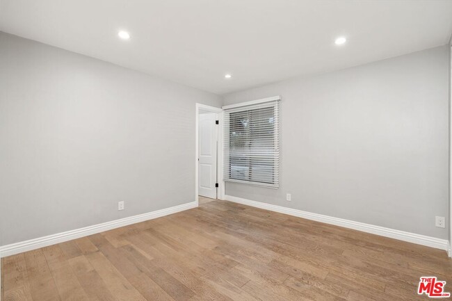 Building Photo - 23922 Archwood St