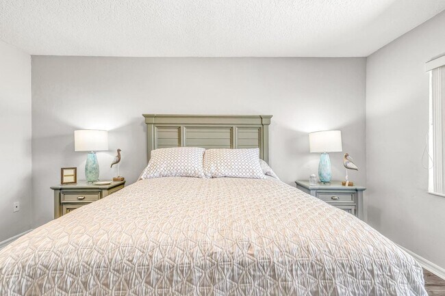 Building Photo - Available April 1st, 2026