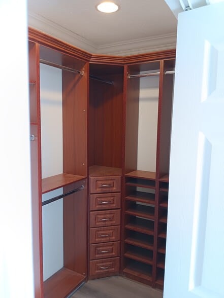 Building Photo - 6940 NW 173rd Dr