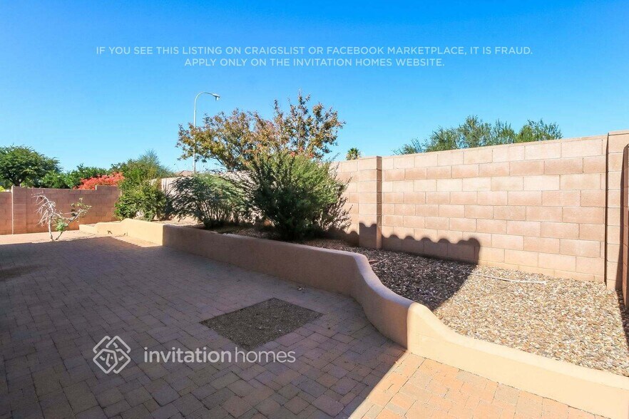 Building Photo - 2578 E Bellerive Dr