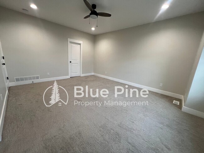 Building Photo - 1104 Cypress Loop