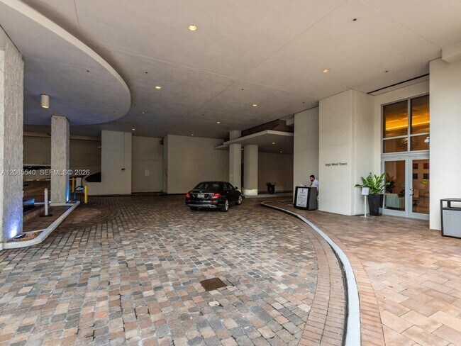 Building Photo - 1050 Brickell Ave