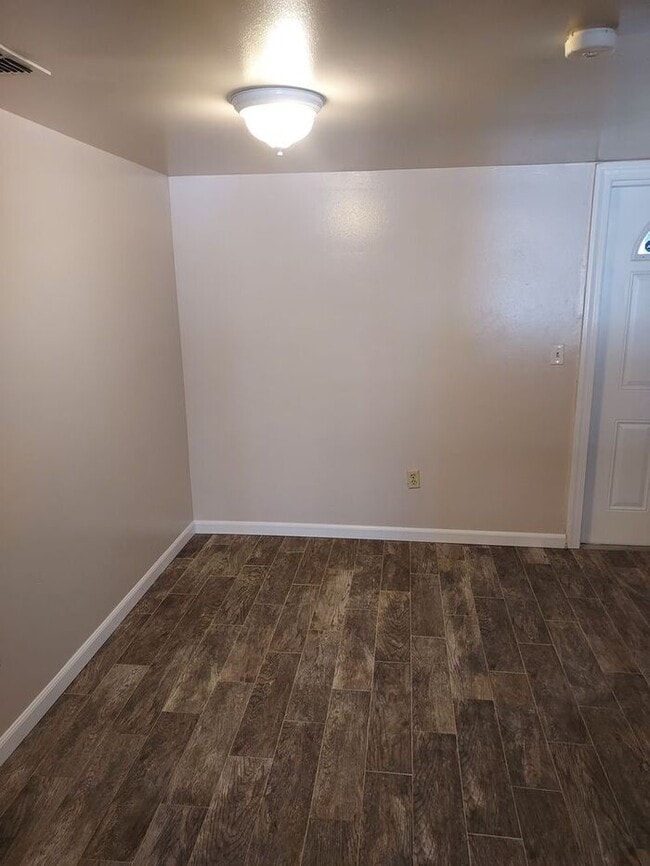 Building Photo - Townhouse located near UCF - 2 Bed / 1.5 Bath