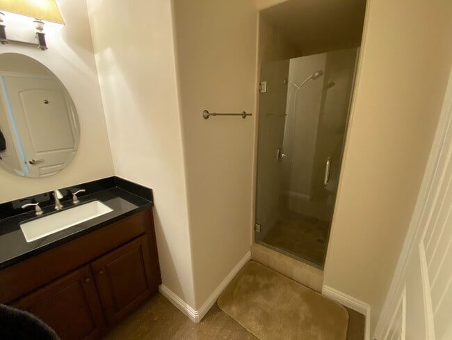 Building Photo - Beautiful Four Bedroom Townhouse in Pasadena