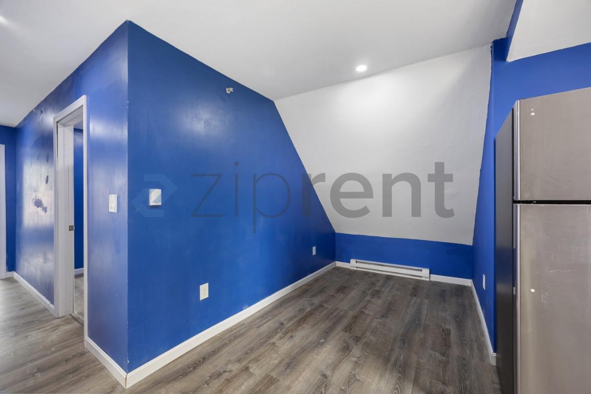 Building Photo - Unit 3
