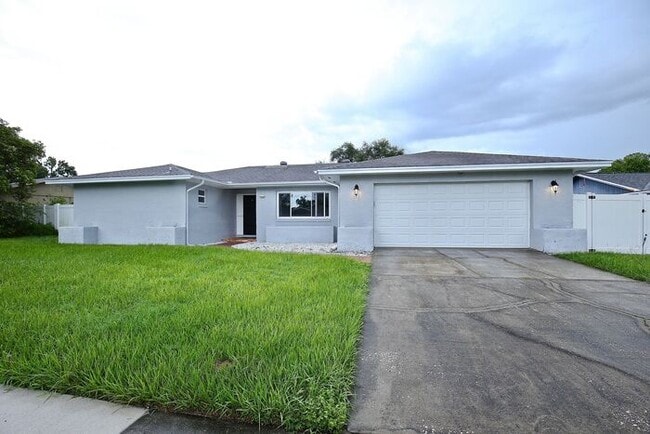 Building Photo - Gorgeous 4/2 Pool Home with a Covered Patio and a Large Fenced Backyard Located in Dr. Phillip's ...