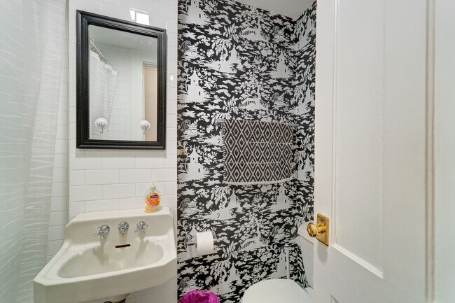 Building Photo - 40 Trumbull St