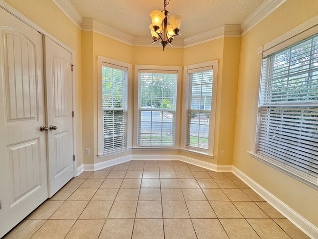 Building Photo - AVAILABLE MID-APRIL 2026! (No Pets)