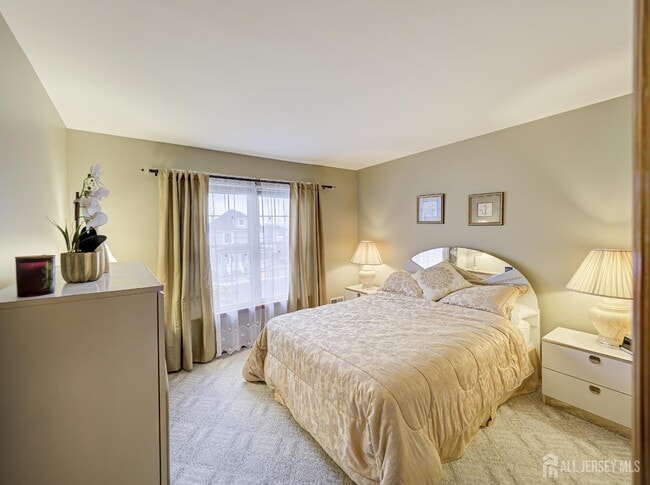 Building Photo - 357 George St