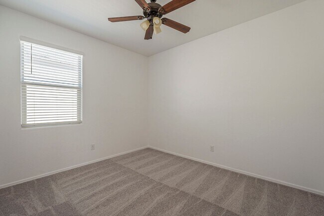 Building Photo - Gorgeous 4 Bed / 2 Bath Home – Move-In Rea...